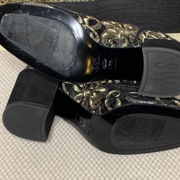 Stuart Weizmann embroidered ankle boot - Picture 2 of 2